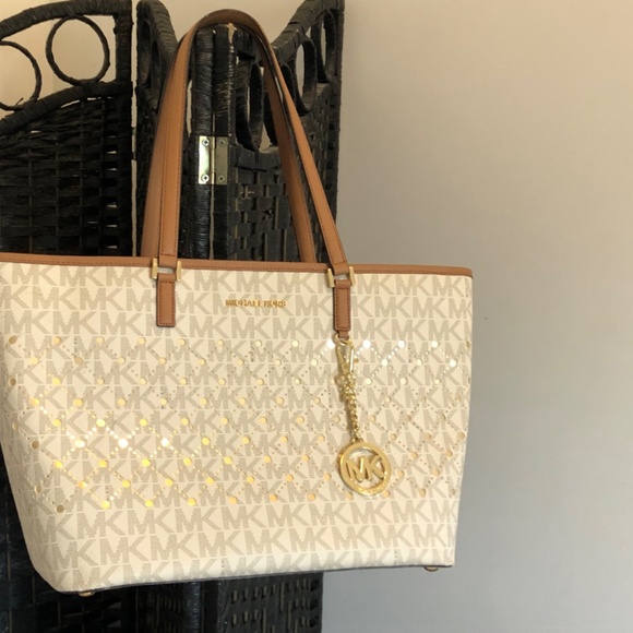 Michael Kors Large Jet Set Tote & Logo Charm - Picture 7 of 11